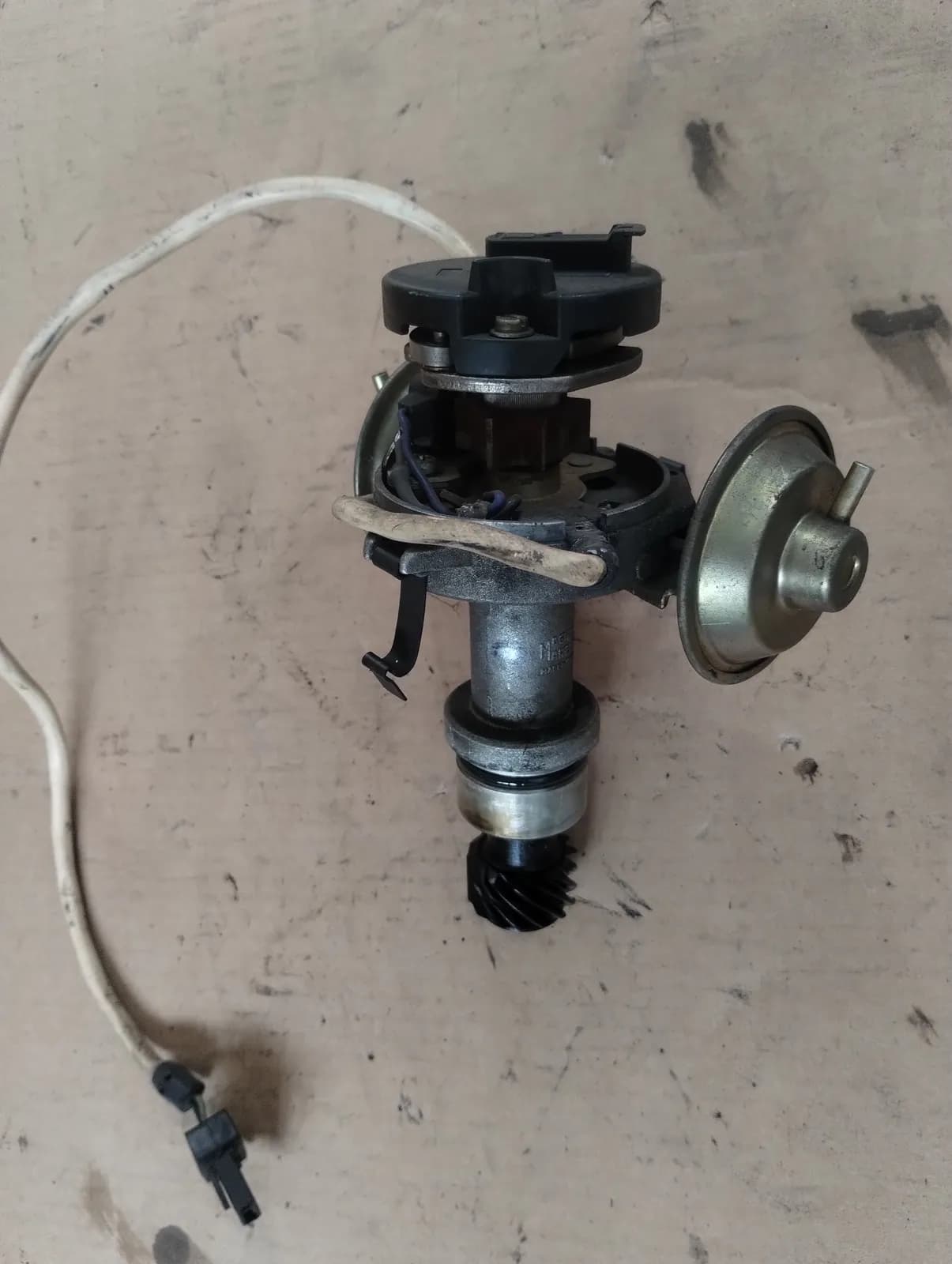 Genuine Maserati Biturbo Ignition Distributor. Part number SM816AXY.