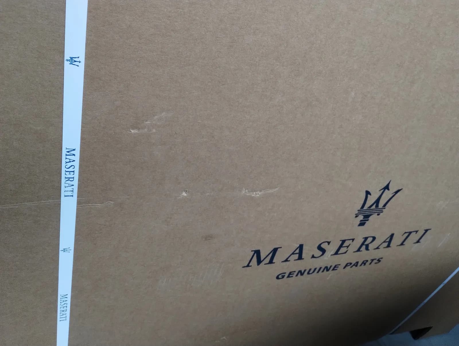Genuine new Maserati Levante WINDSCREEN GLASS. Parts number: 673009003.